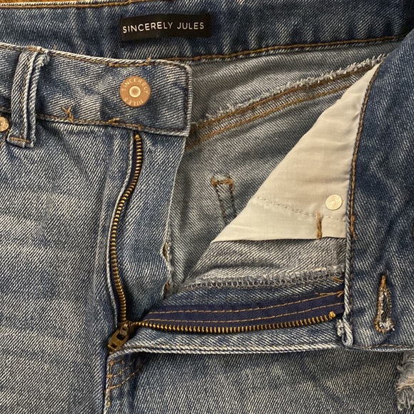 Sincerely Jules High Rise Distressed Cut-Offs - Picture 3 of 5